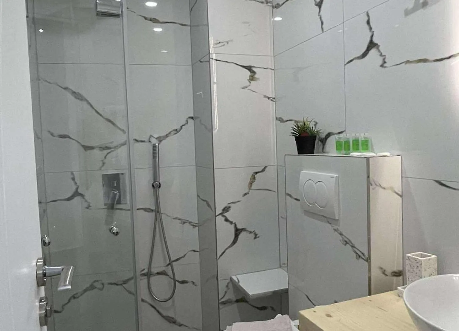 Frida Guesthouse Himare