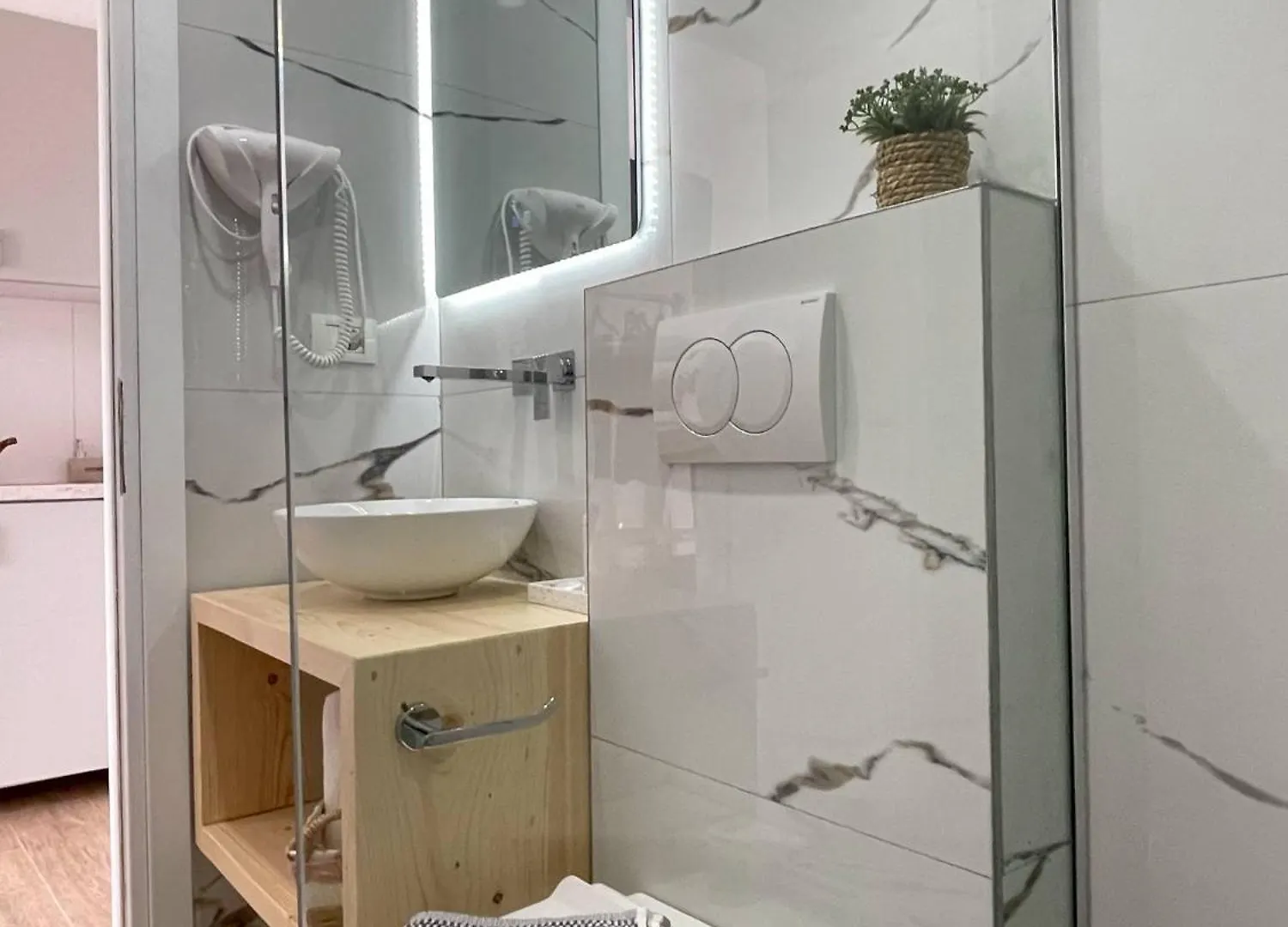 Frida Guesthouse Himare Albania