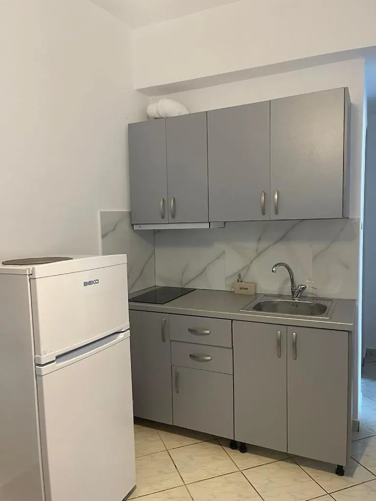 Frida Guesthouse Himare
