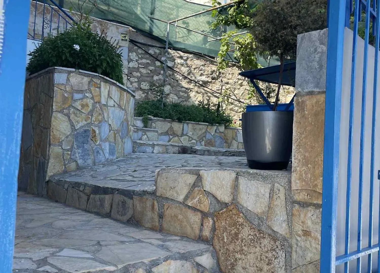 Frida Guesthouse Himare Affittacamere